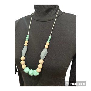 Like New Maternity / New Mom Teething Necklace